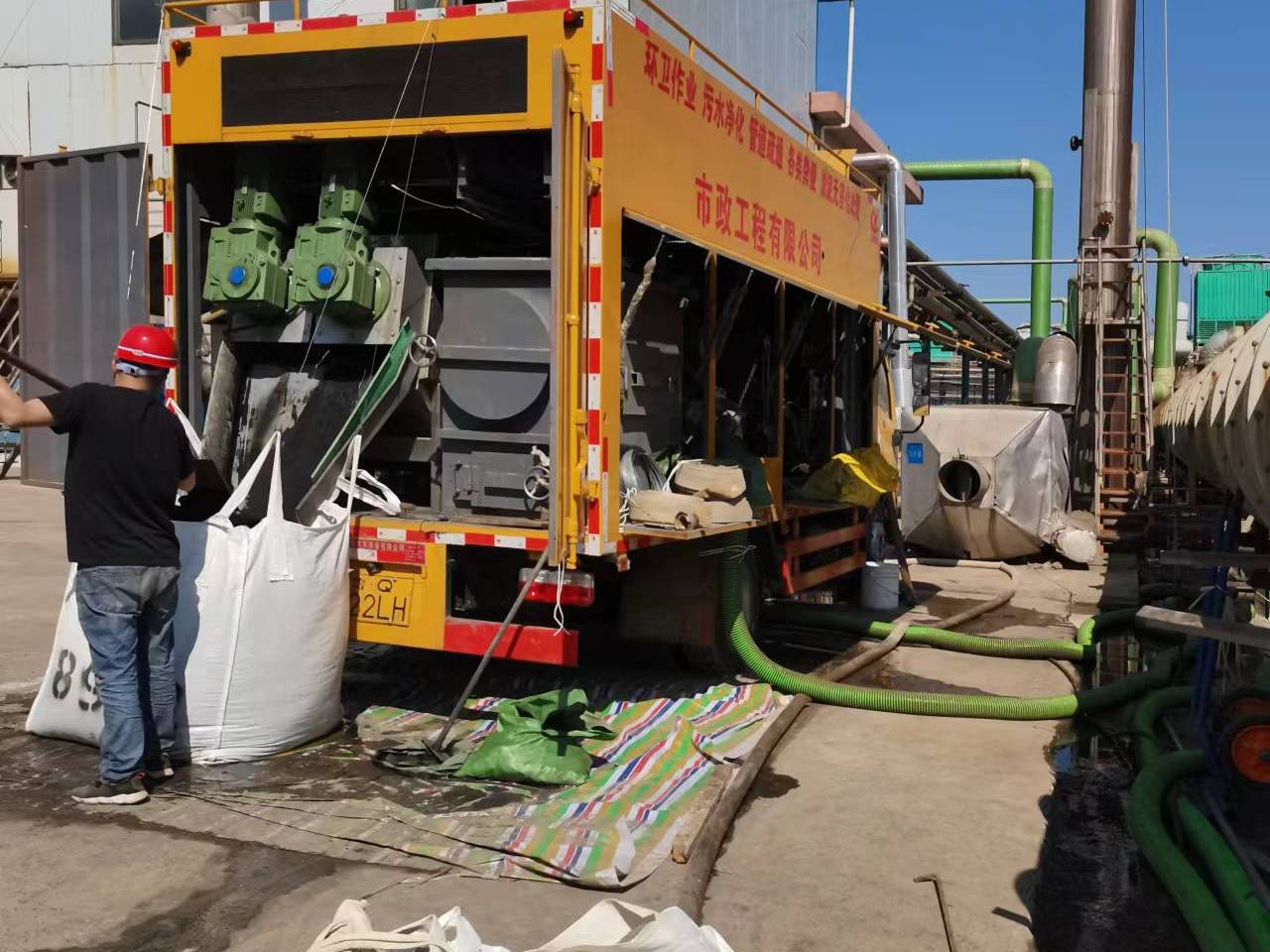 广南淤泥压干处理